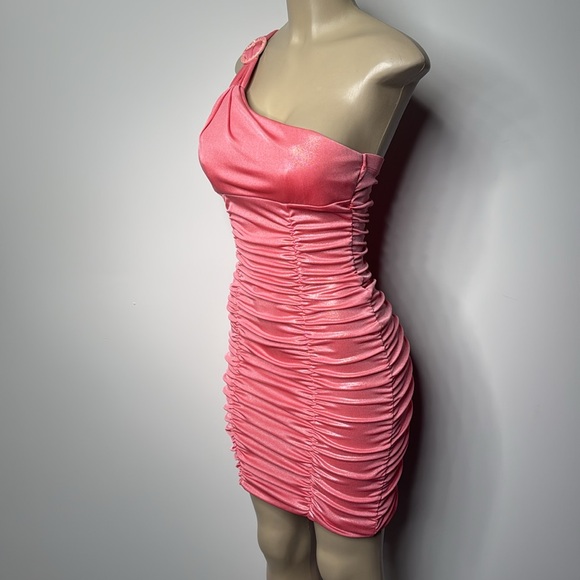 City Triangles small pink Rutched mini dress - Picture 3 of 8